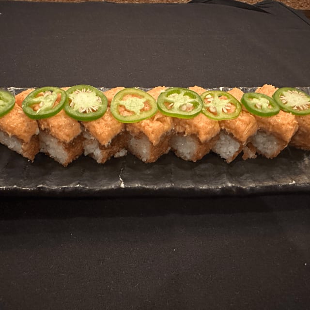 CRISPY RICE ROLL.