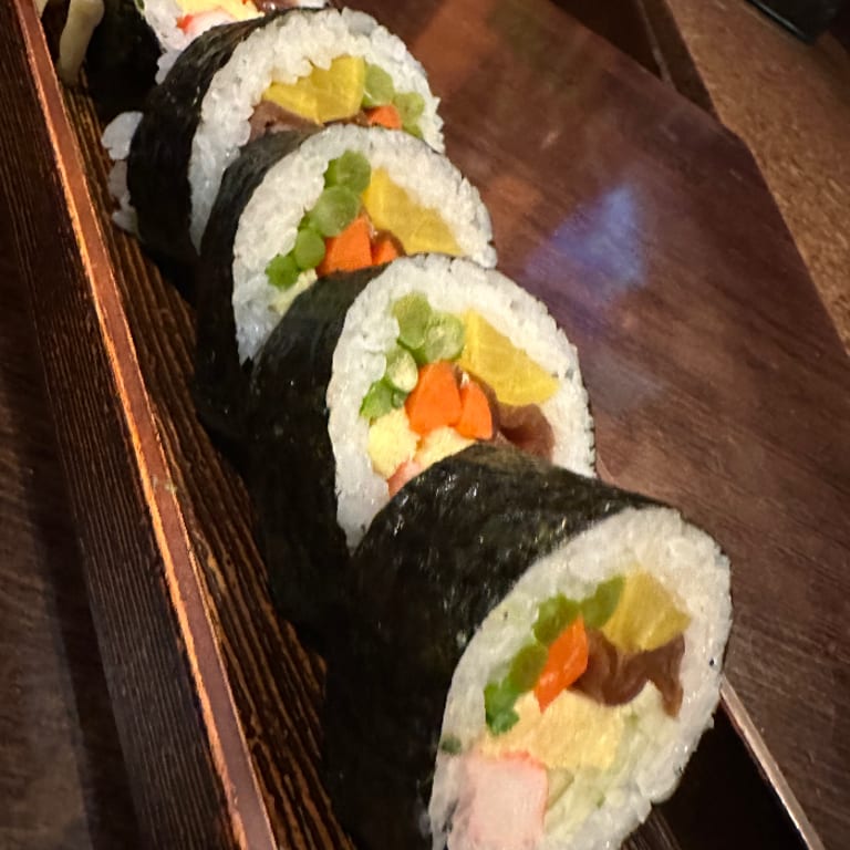 Delicious Maki Rolls: Sushi, Japanese, and More